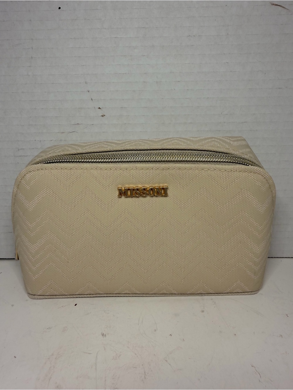 Missoni for Delta Air Lines Amenity Kit Makeup Bag
Chevron Beige